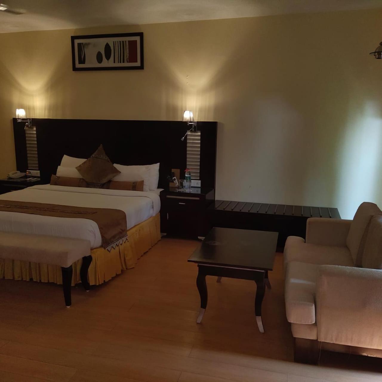 The Red Maple Mashal Indore Exterior photo