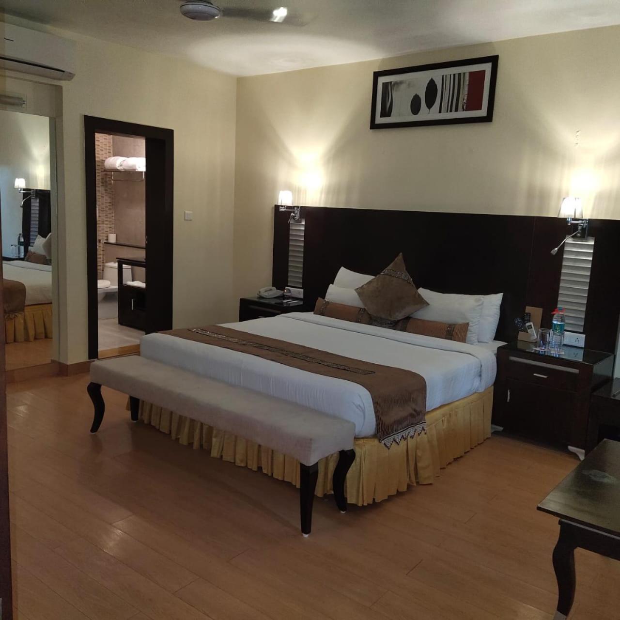 The Red Maple Mashal Indore Exterior photo