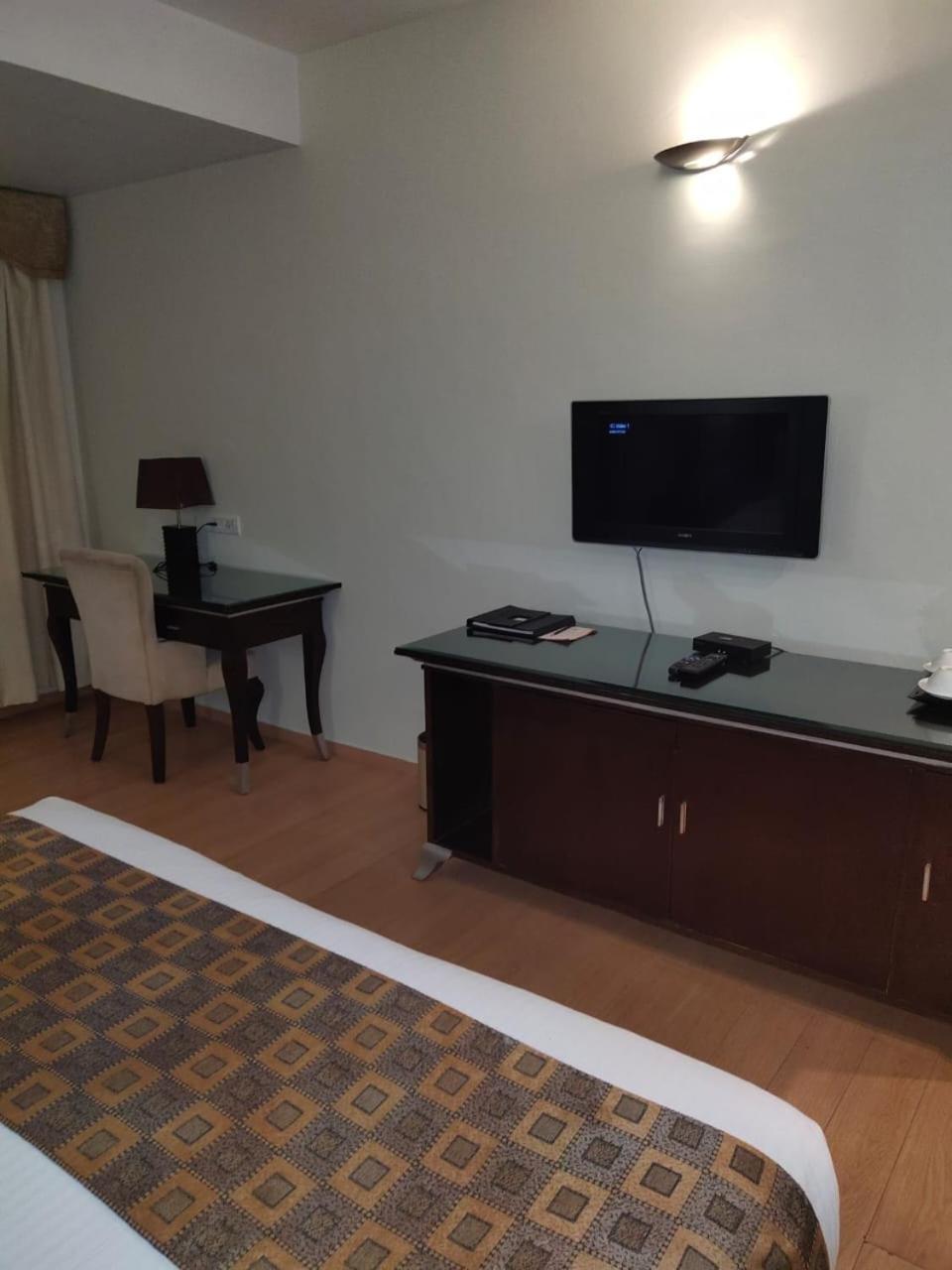 The Red Maple Mashal Indore Exterior photo