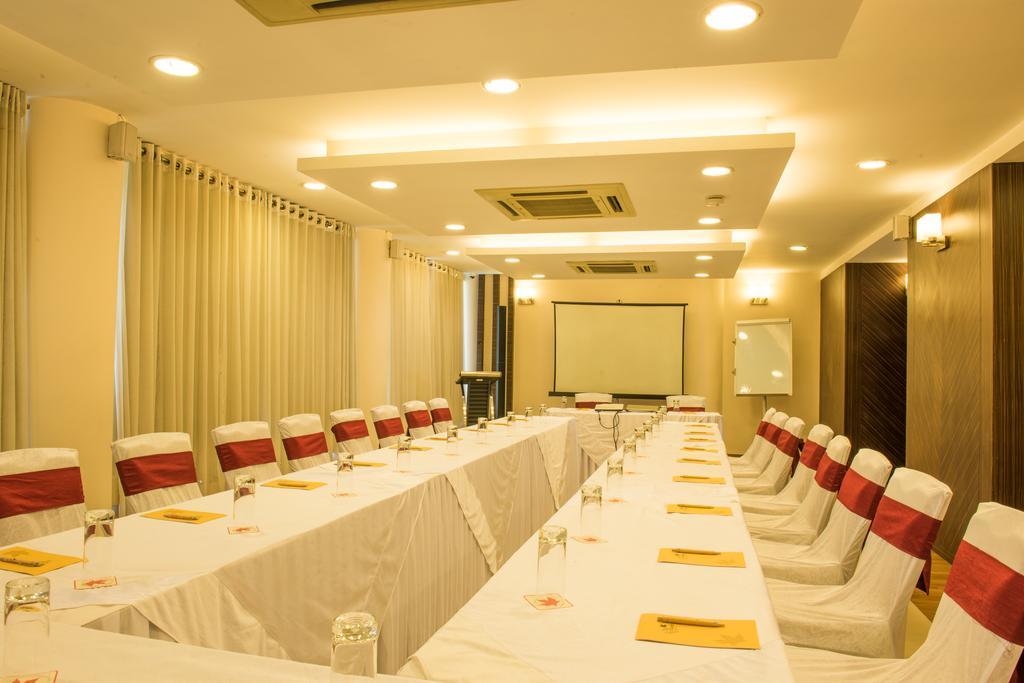 The Red Maple Mashal Indore Exterior photo