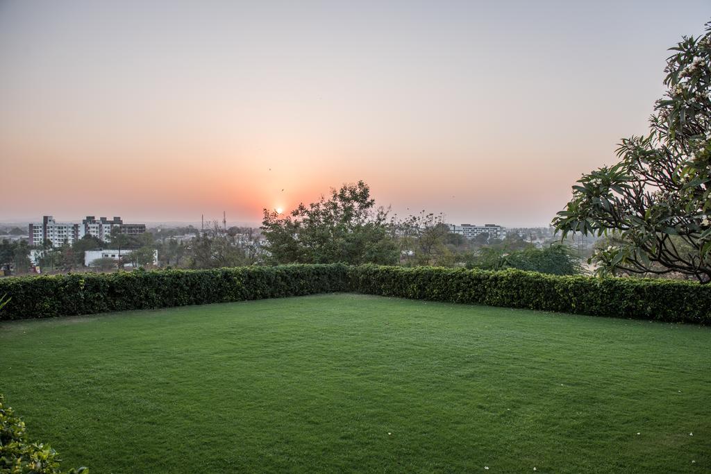 The Red Maple Mashal Indore Exterior photo