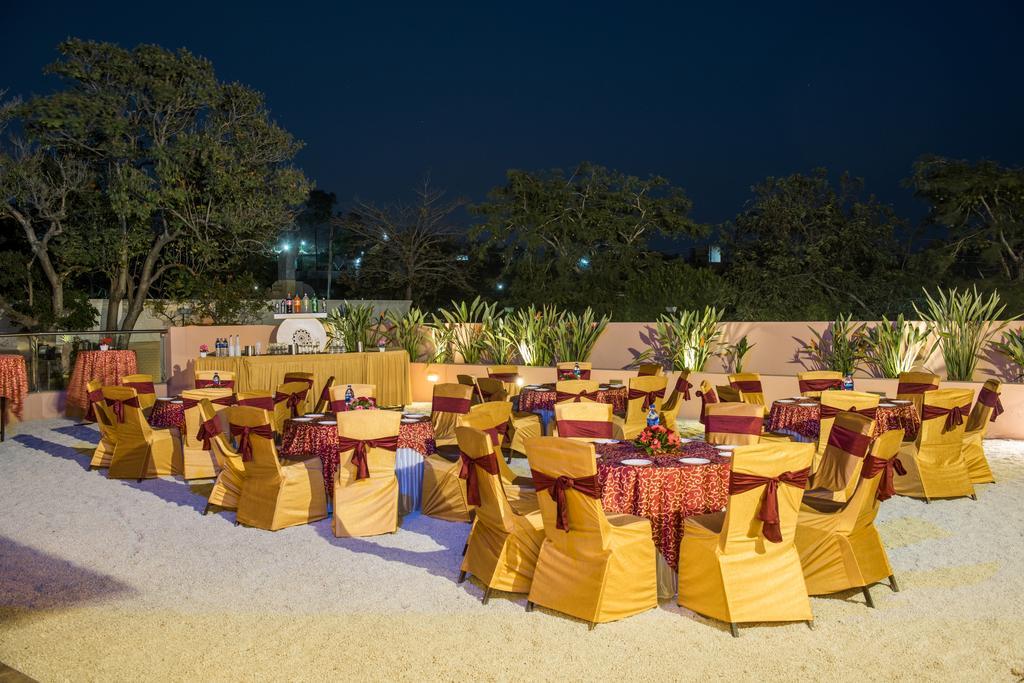 The Red Maple Mashal Indore Exterior photo
