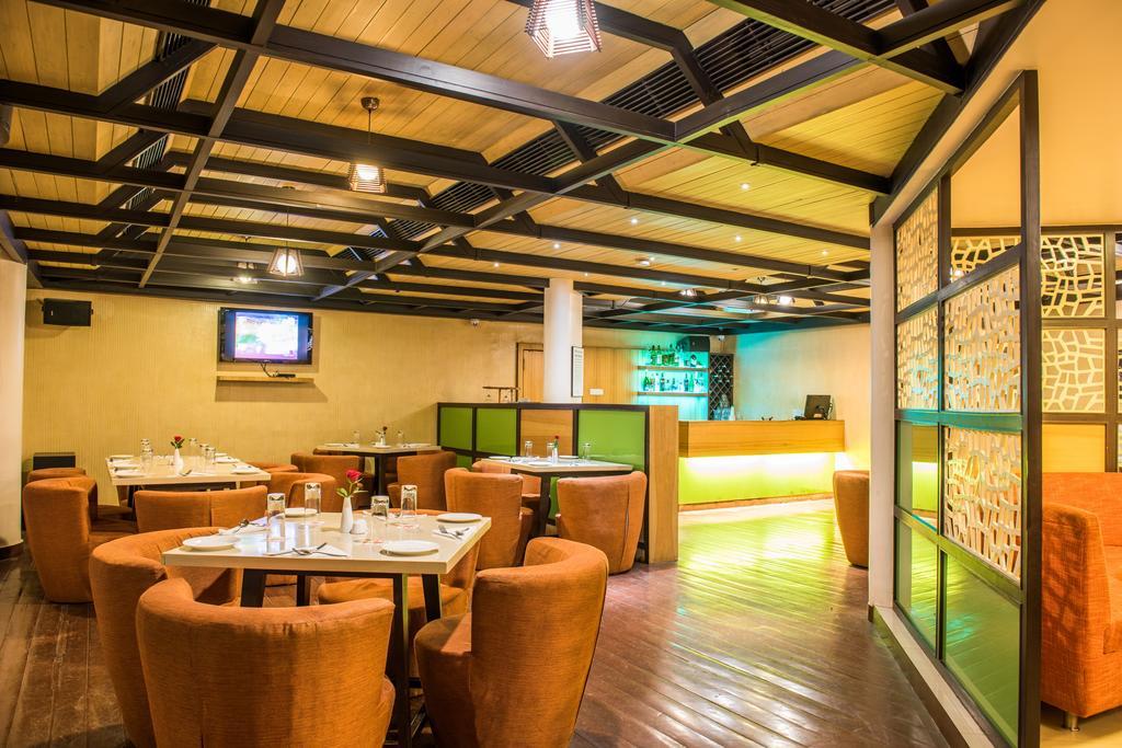 The Red Maple Mashal Indore Exterior photo