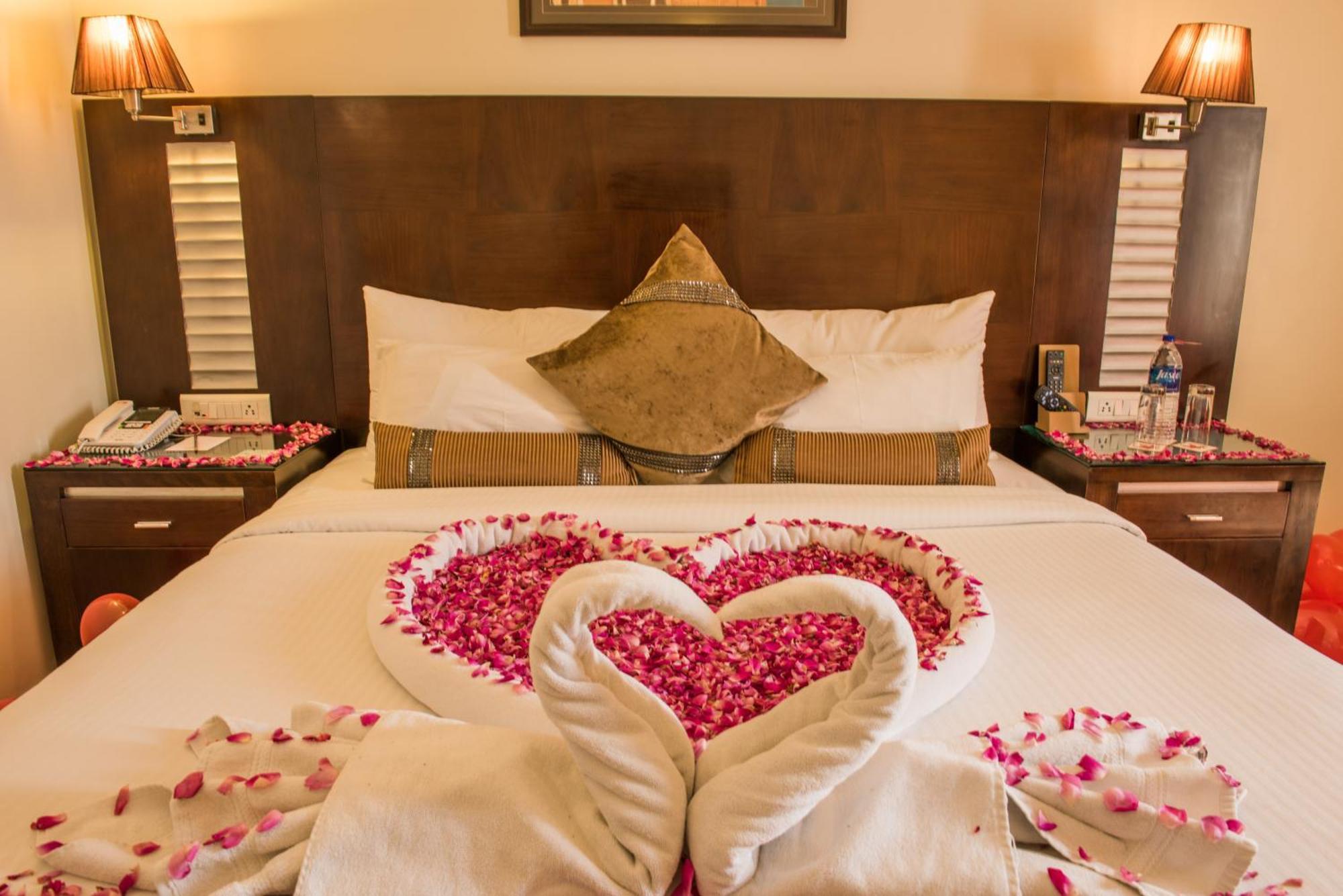 The Red Maple Mashal Indore Exterior photo