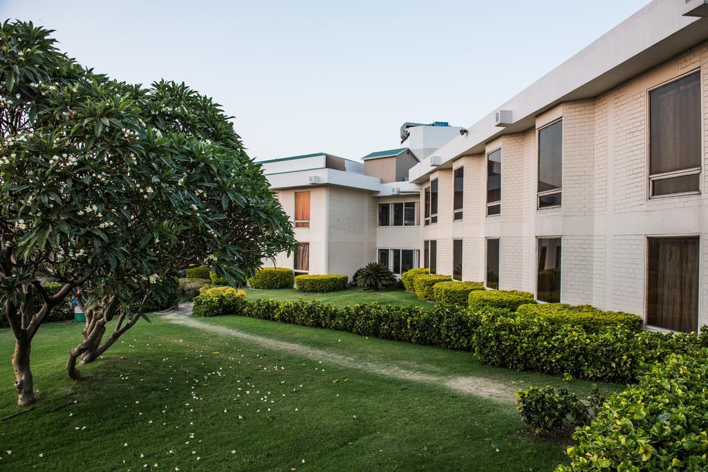The Red Maple Mashal Indore Exterior photo