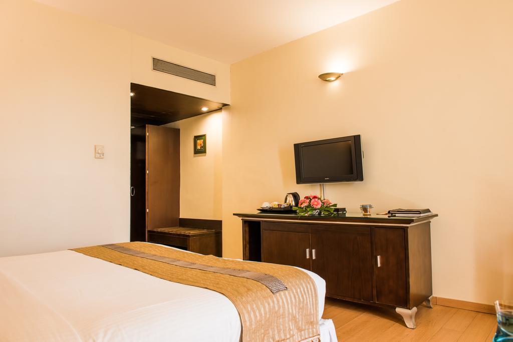 The Red Maple Mashal Indore Exterior photo