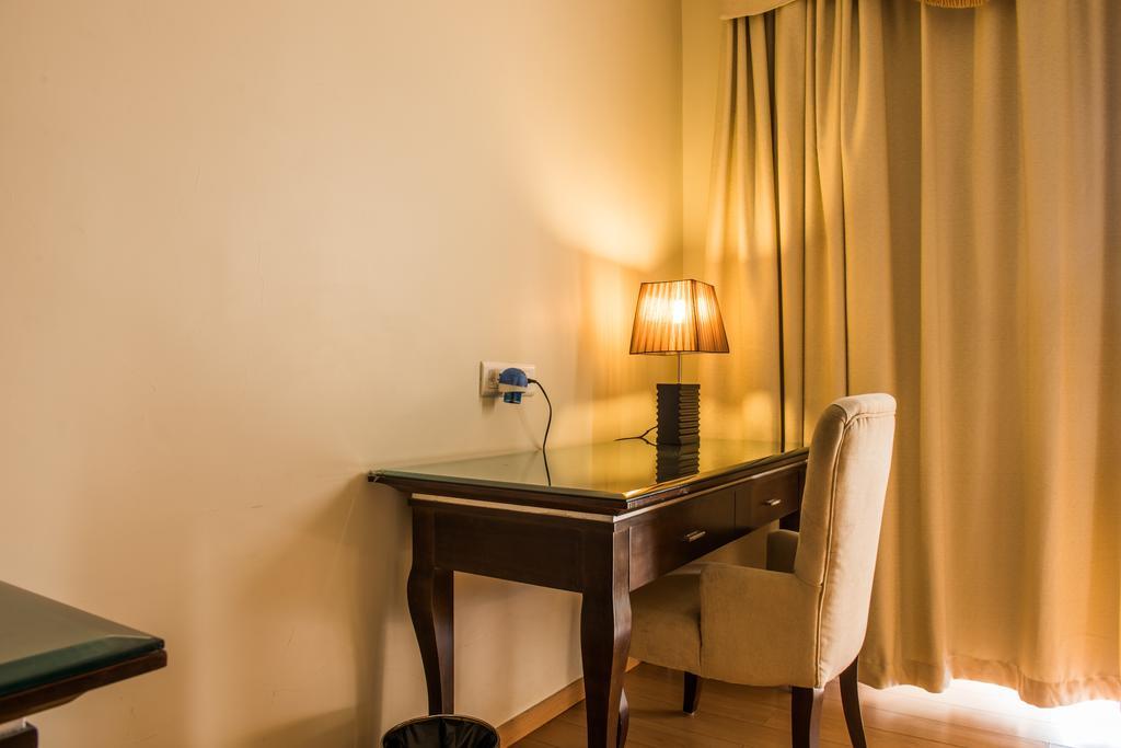 The Red Maple Mashal Indore Exterior photo