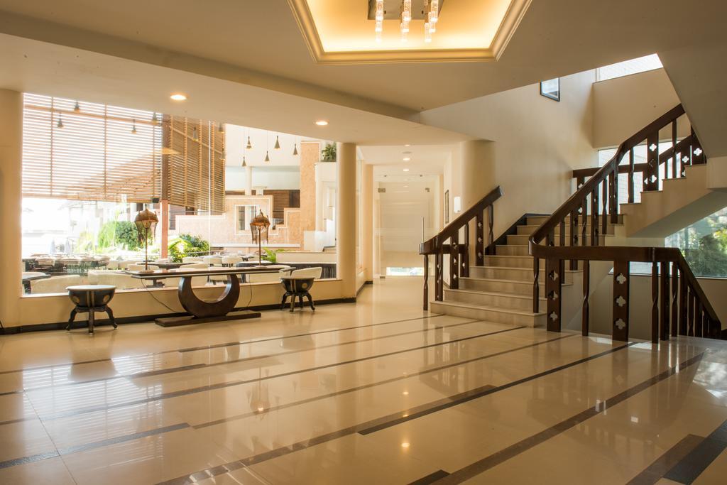 The Red Maple Mashal Indore Exterior photo