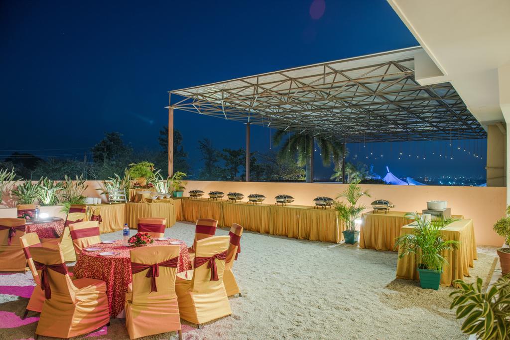The Red Maple Mashal Indore Exterior photo